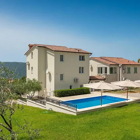 Camellia Trget Ferienhaus