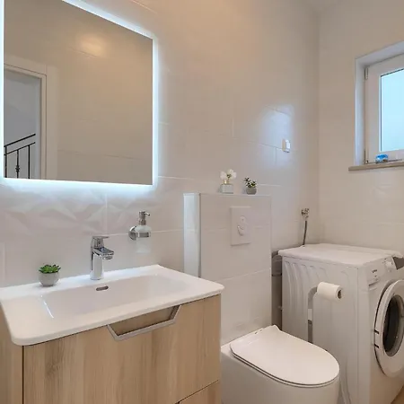 Camellia Trget Ferienhaus *