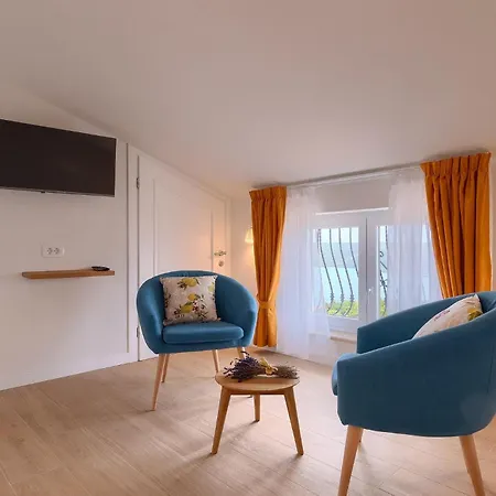 Camellia Trget Ferienhaus