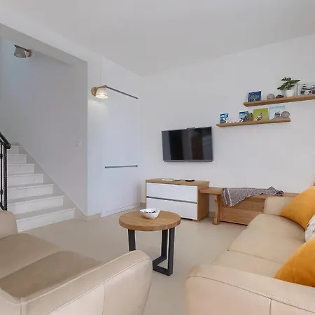 Ferienhaus Camellia Trget *