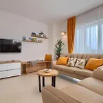 Prázdninový dům Camellia Trget