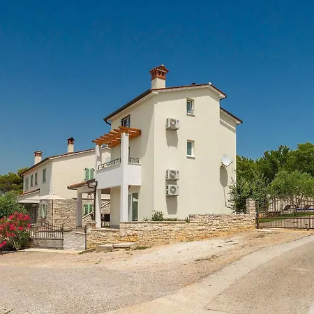Camellia Trget Holiday home Trgetari
