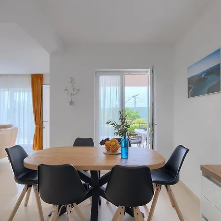 Camellia Trget Holiday home Trgetari